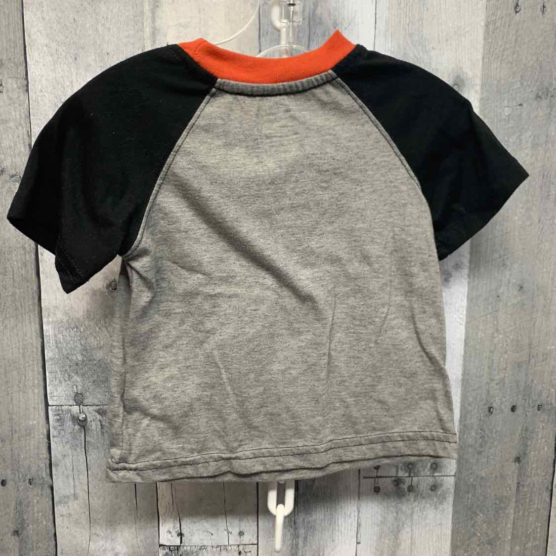 Size 2T Gray/Black Holiday Brands T Shirt