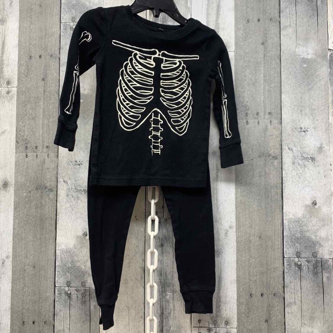 Size 2T Black Old Navy 2pc PJs