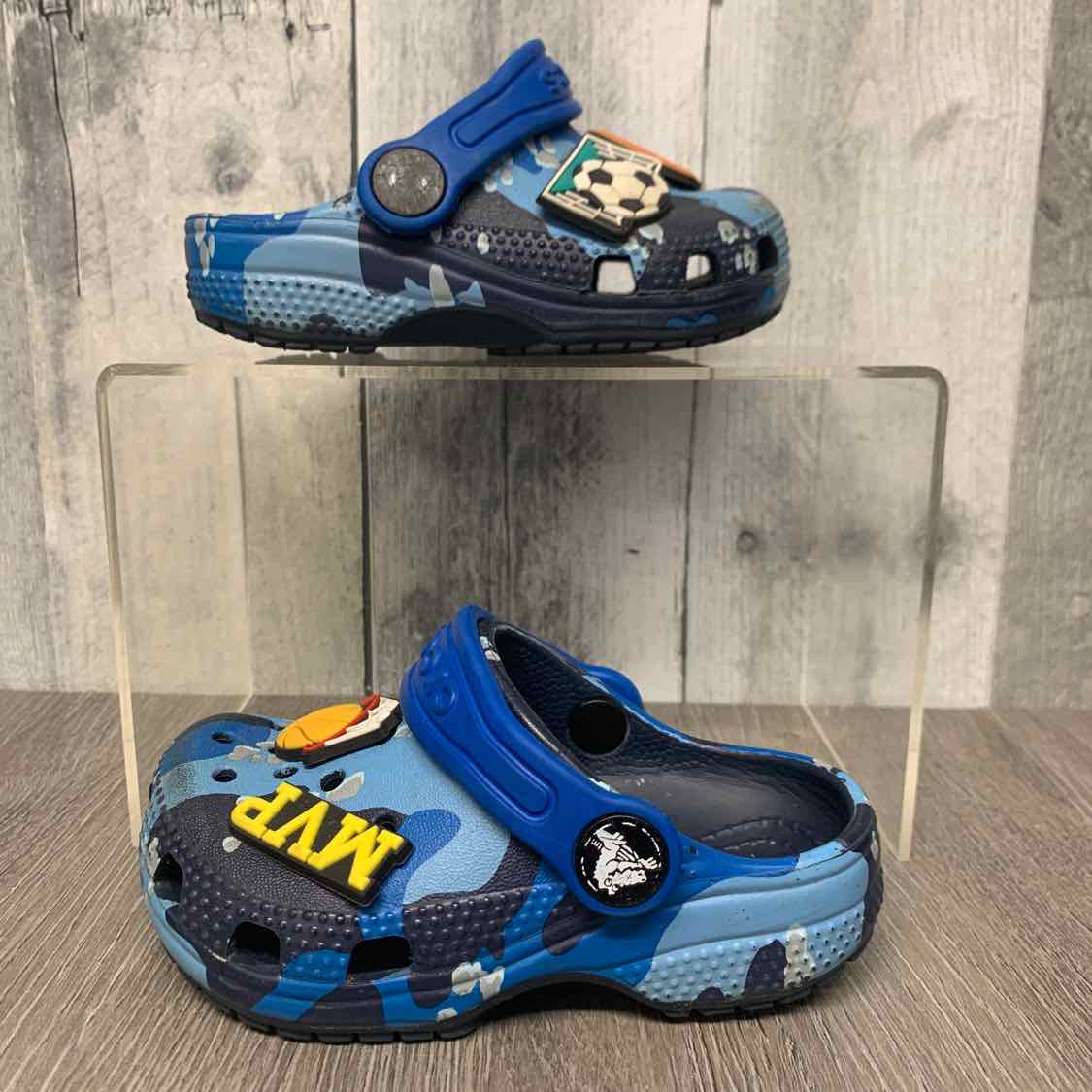 Size 6 Blue Print Crocs Water Shoes