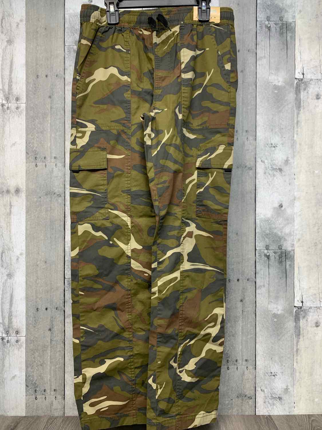 Size Large Green Camo Thereabouts Pants