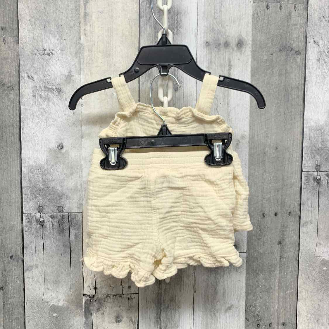 Size 3-6 Months White Mid Brand Shirt/Shorts