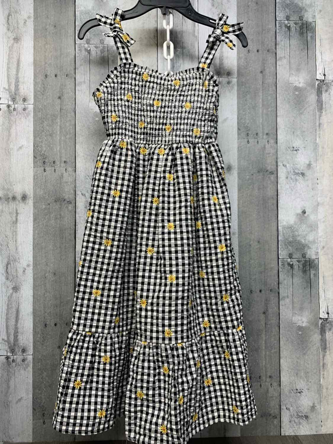 Size 8 Black/White Btween Dress - OodlesCB