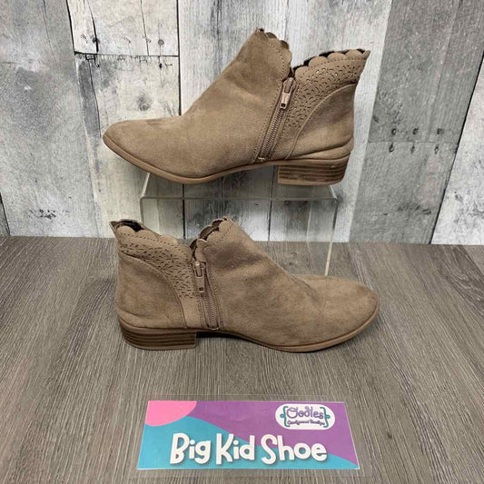 Size 4 Tan SO Boots