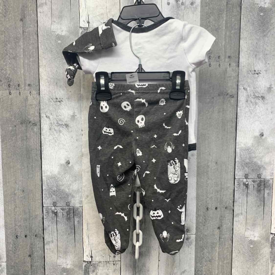 Size 3-6 Months White/Gray Disney Shirt/Pants