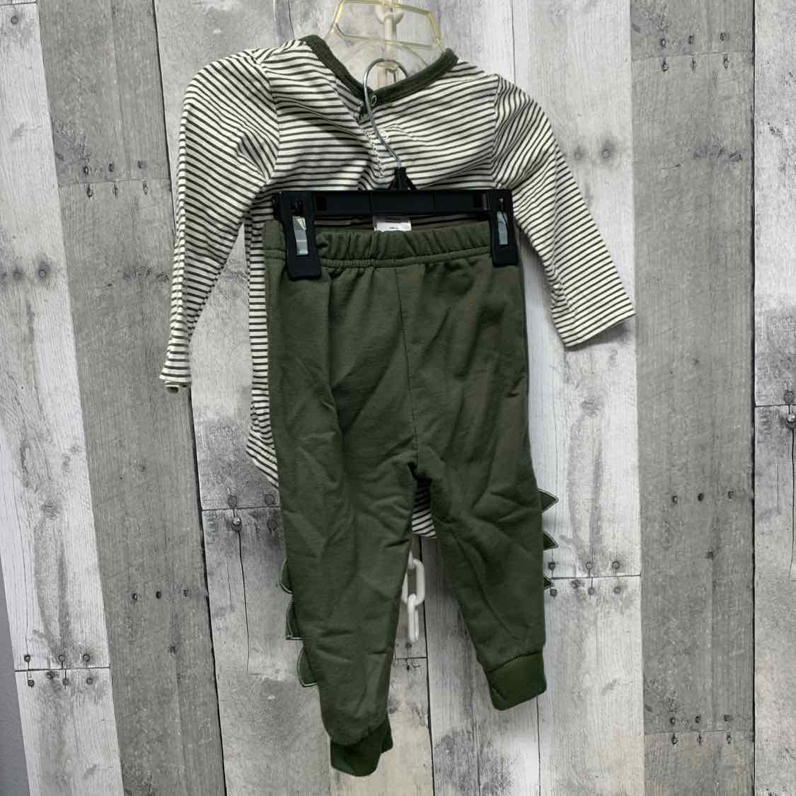 Size 18 Months Green Striped Mid Brand Shirt/Pants