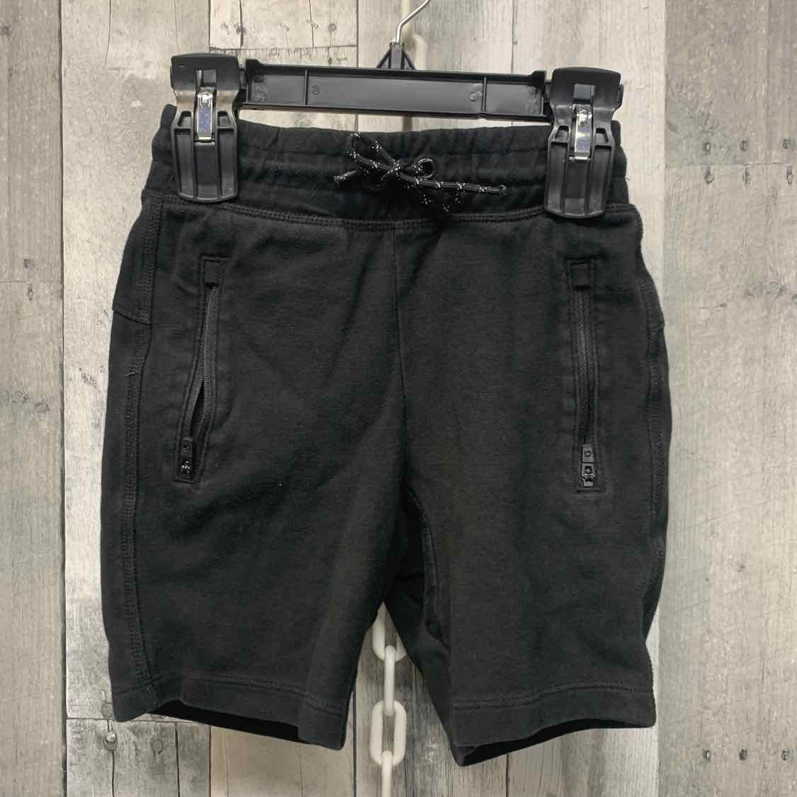 Size 6/7 Black Gap Shorts