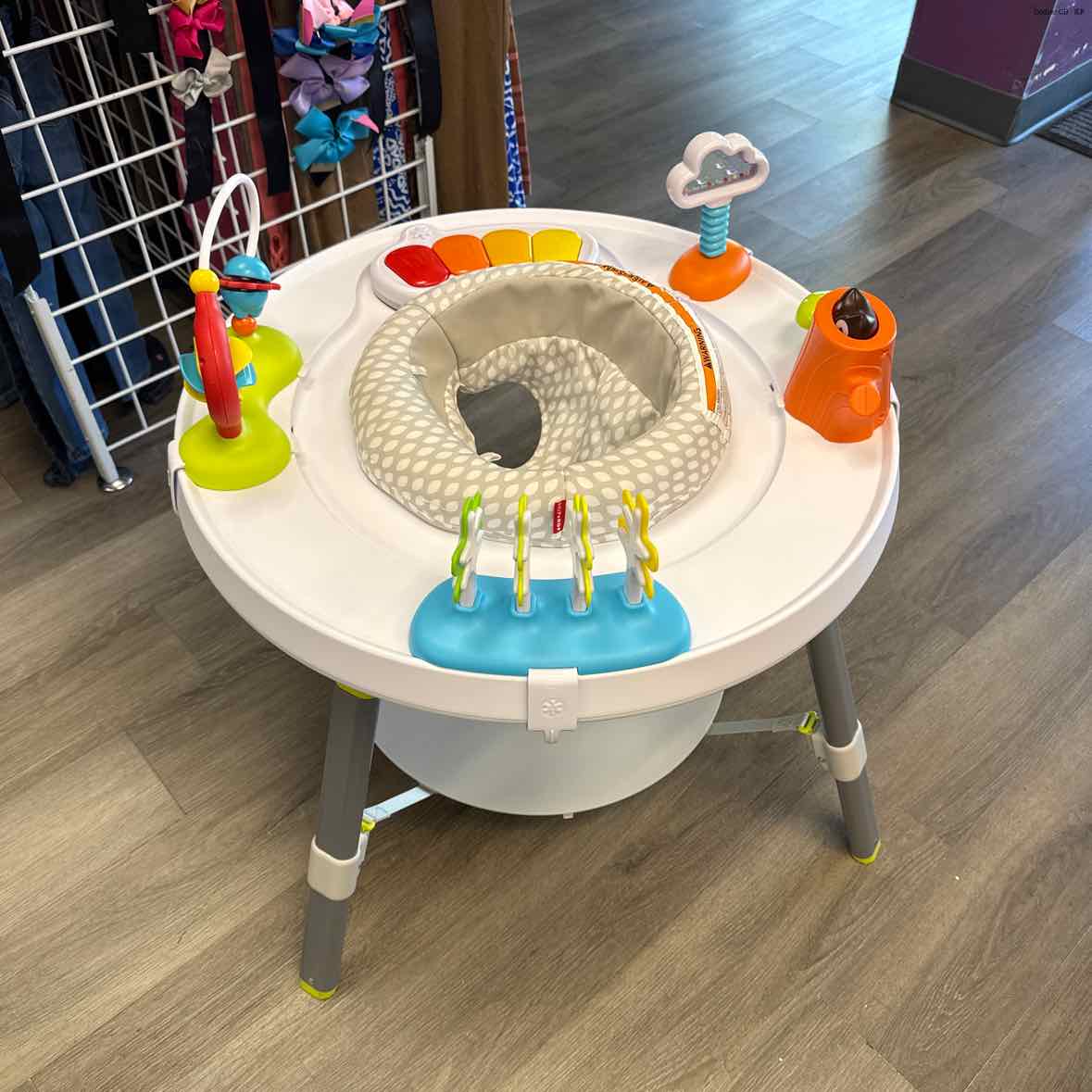 Skip Hop White/Gray Exersaucer - OodlesCB