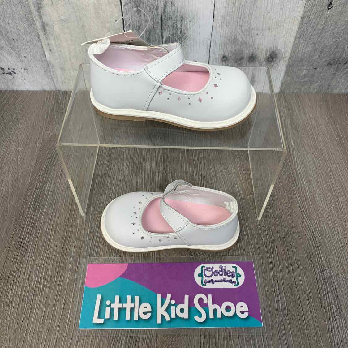 Size 4 White Crown & Ivy Dress Shoes