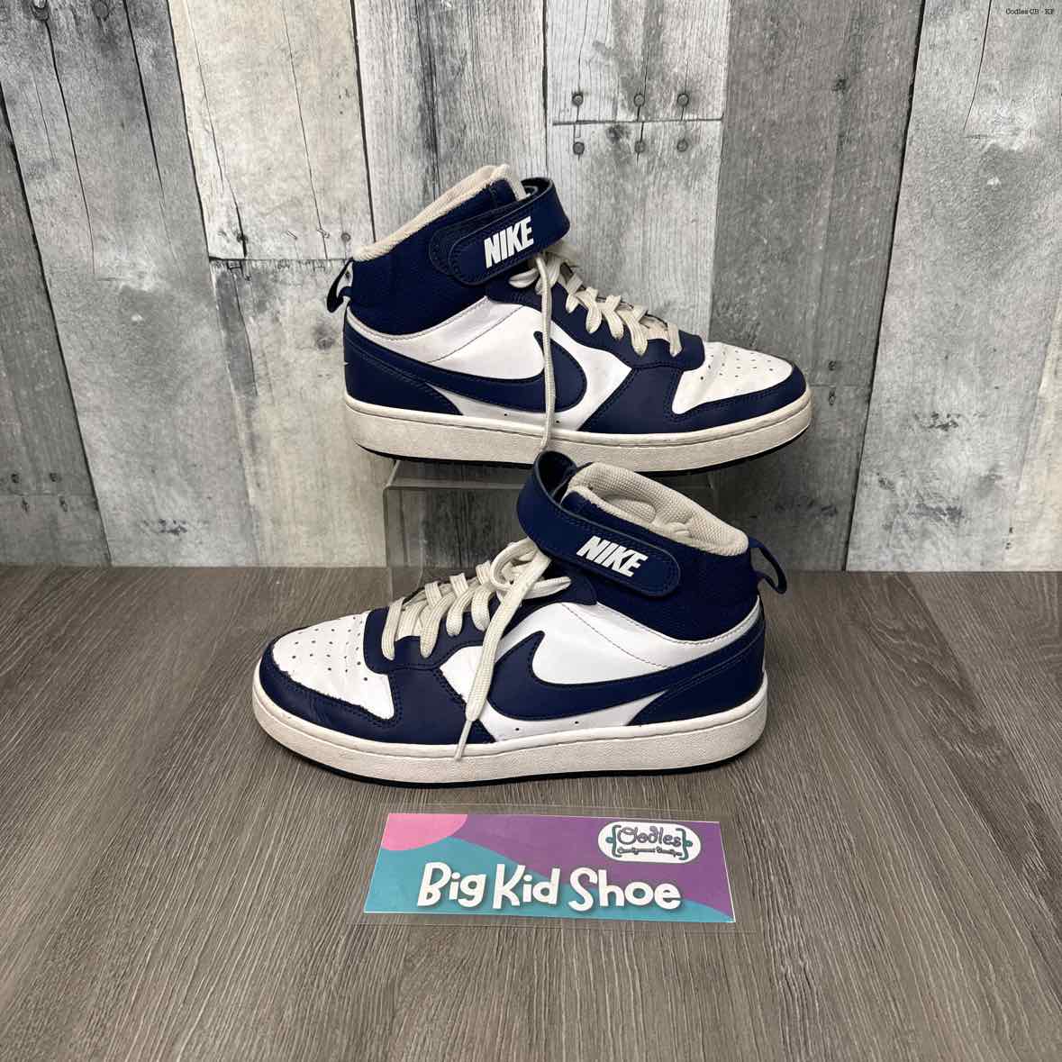 Size 7 White/Navy Sport Brand Sneakers