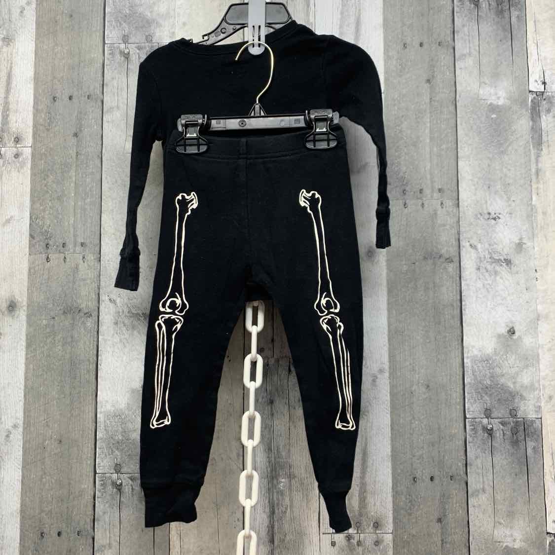 Size 2T Black Old Navy 2pc PJs