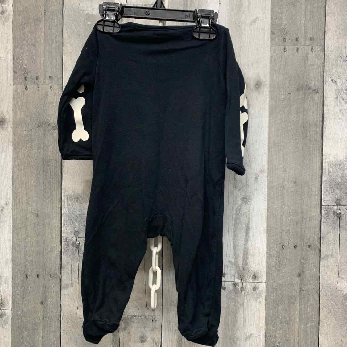 Size 6 Months Black Graphic Just One You Footy PJs