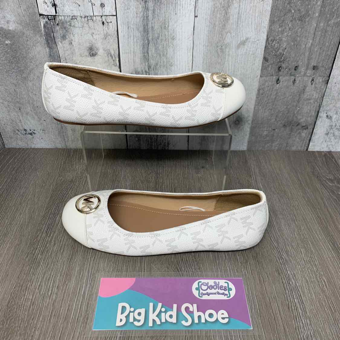 Size 5 White Print Michael Kors Dress Shoes