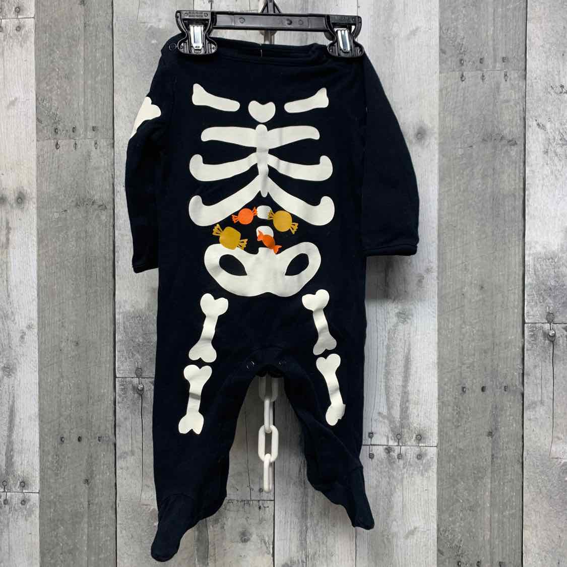 Size 6 Months Black Graphic Just One You Footy PJs