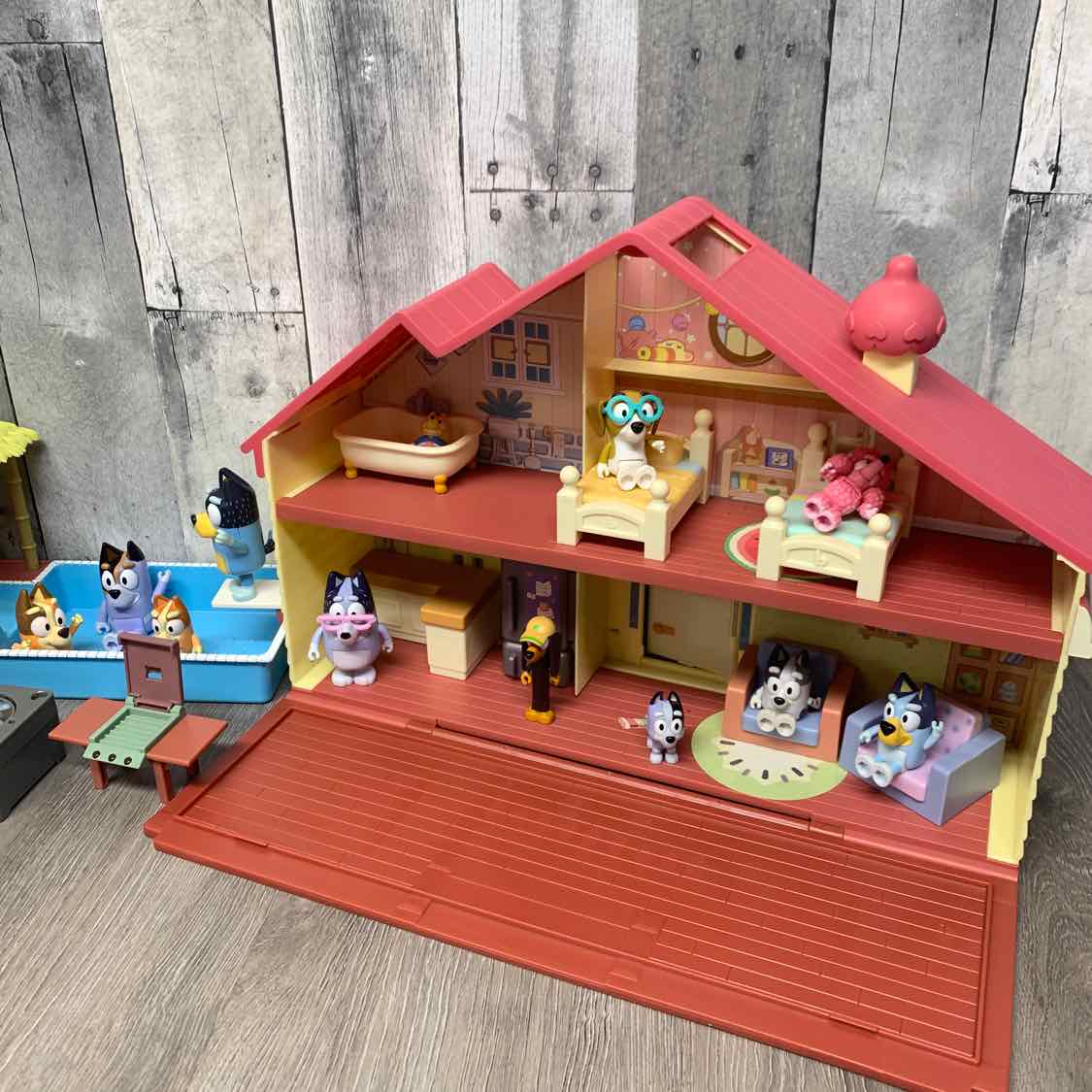 Disney Blue/Brown Misc Playset