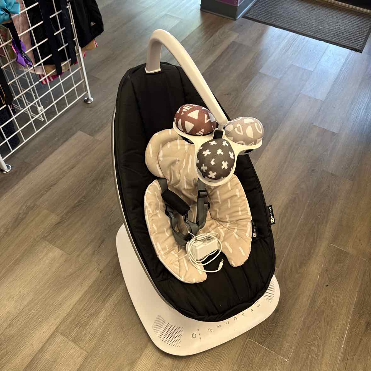 4Moms Black Swing w/ Pwr Plug
