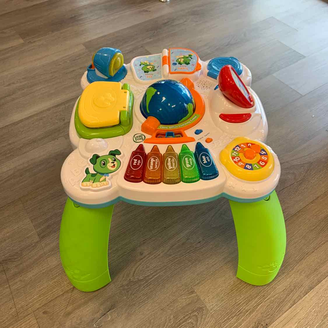 LeapFrog White/Green Activity Table