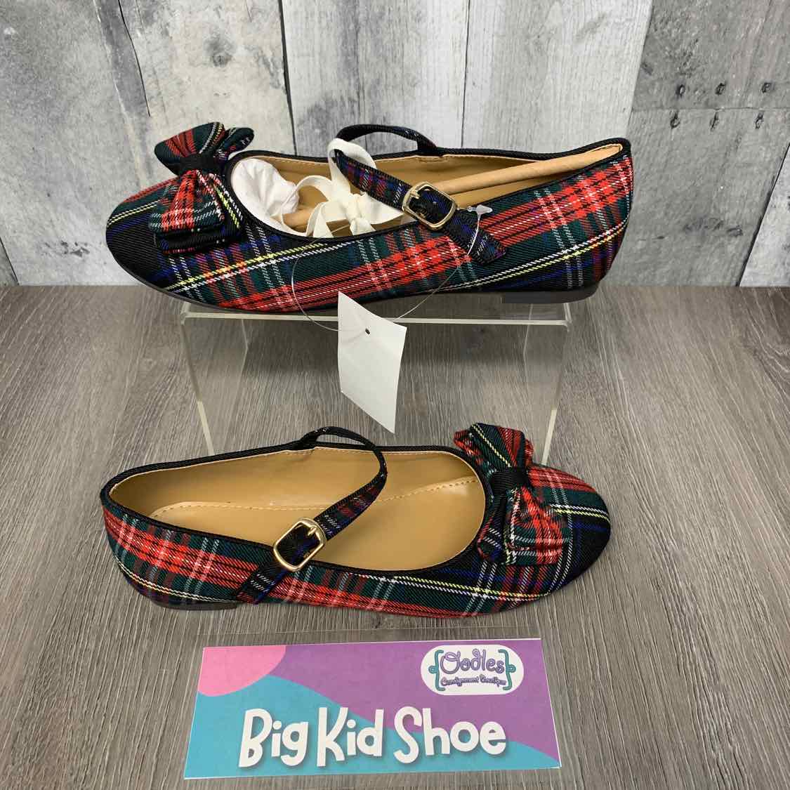 Size 4 Green/Red Name Brand Dress Shoes
