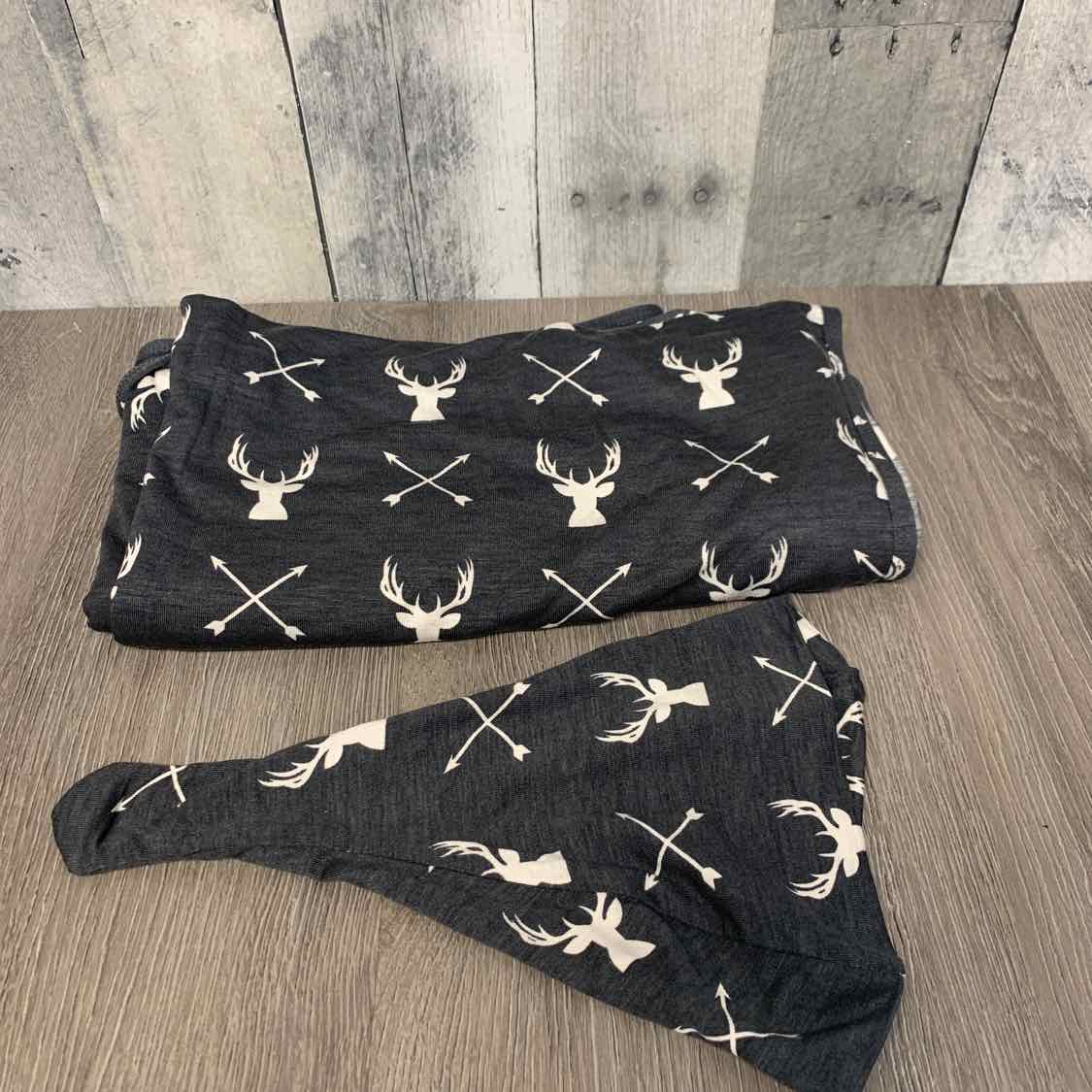 Generic Gray/White Blanket