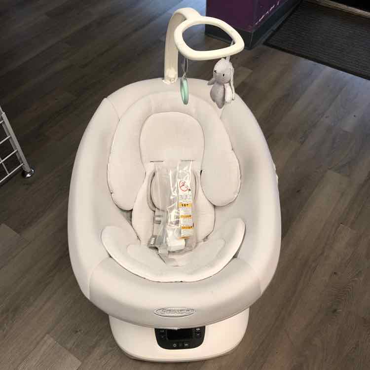 Graco White Swing w/ Pwr Plug
