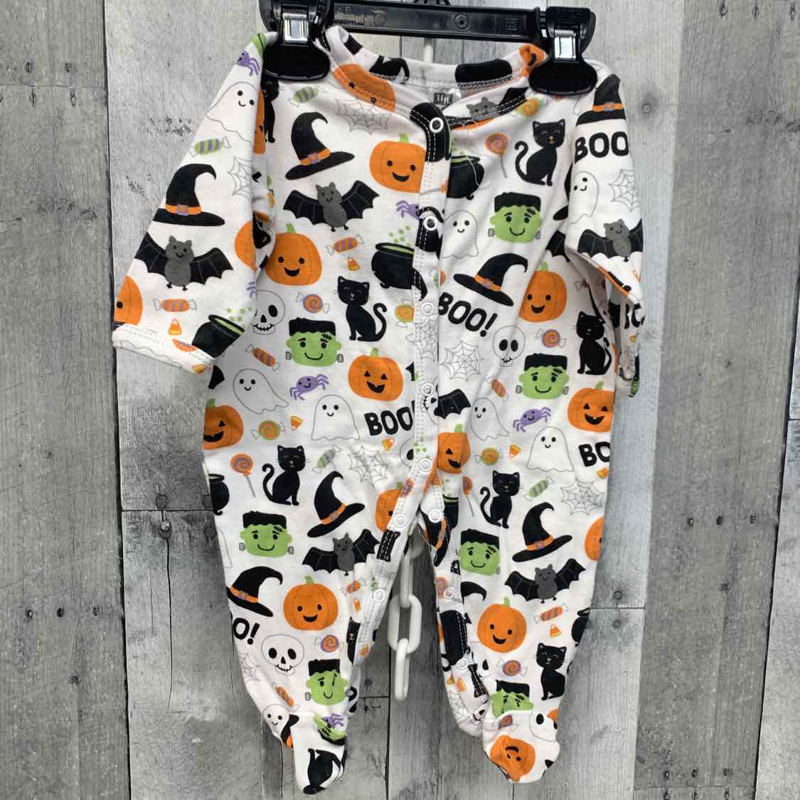 Size 3-6 Months White/Black B Brand Footy PJs