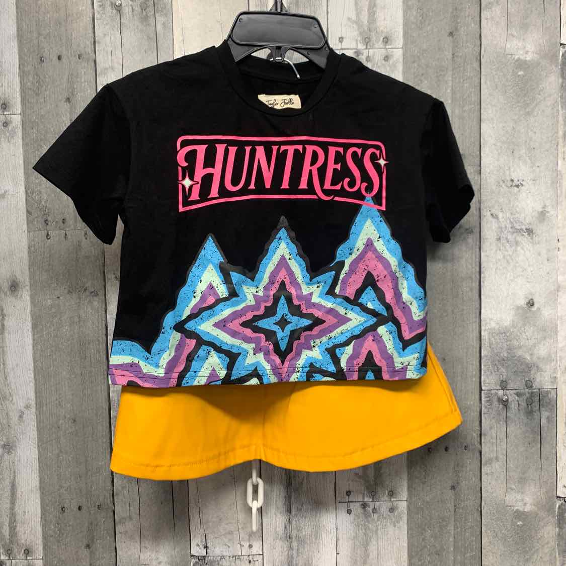 Size 7 Black/Yellow Name Brand Shirt/Skirt