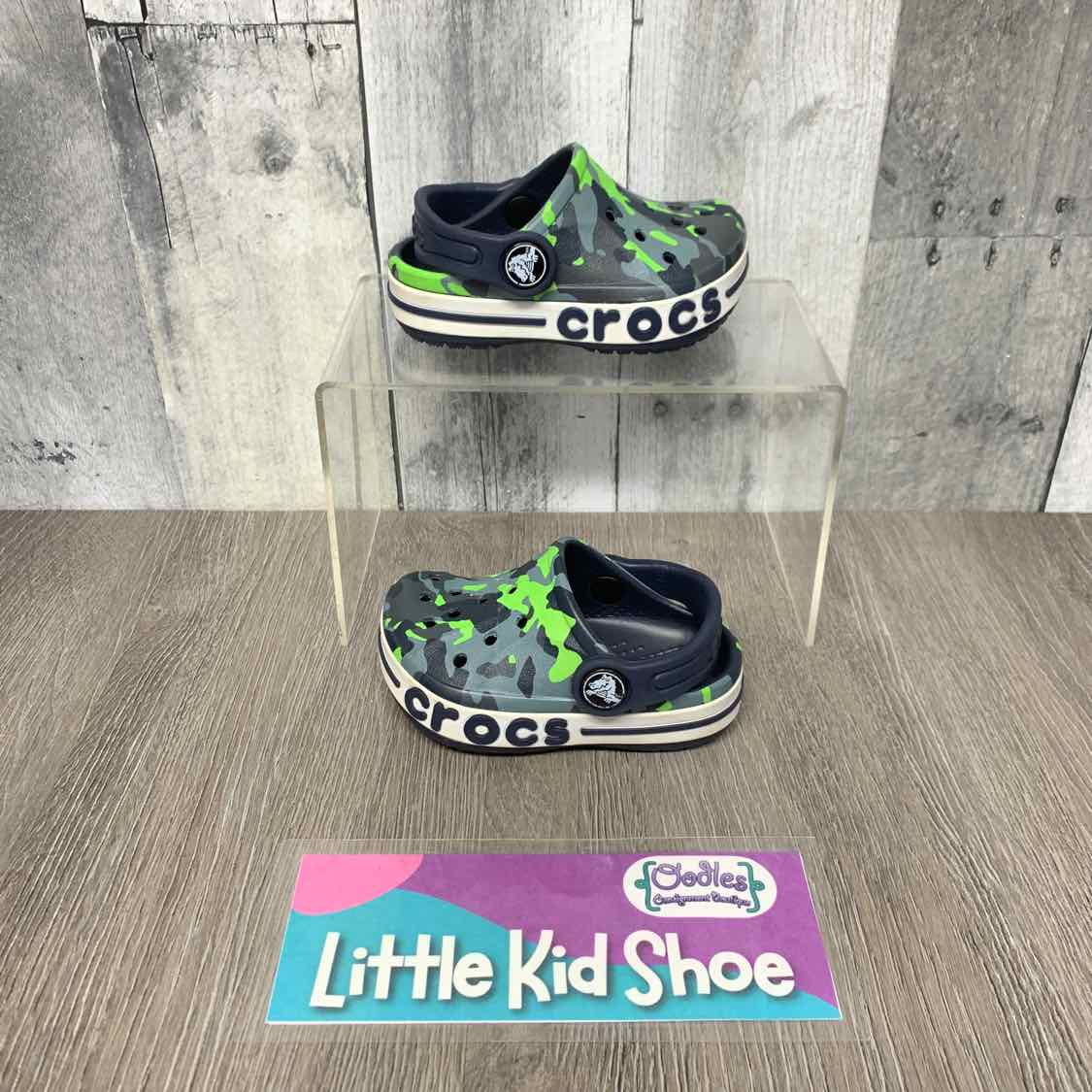 Size 4 Gray/Green Crocs Water Shoes