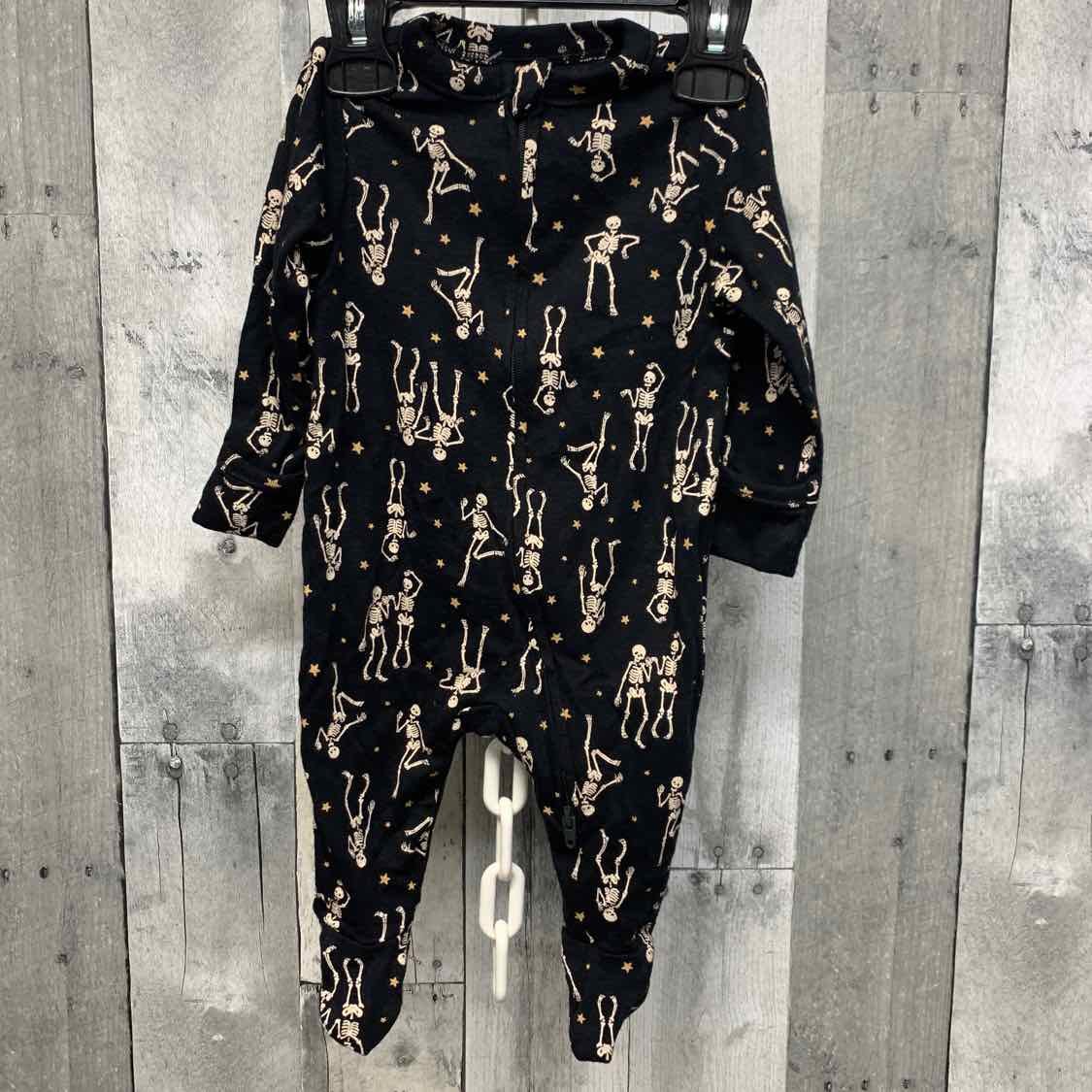 Size 0-3 Months Black Print Old Navy Footy PJs