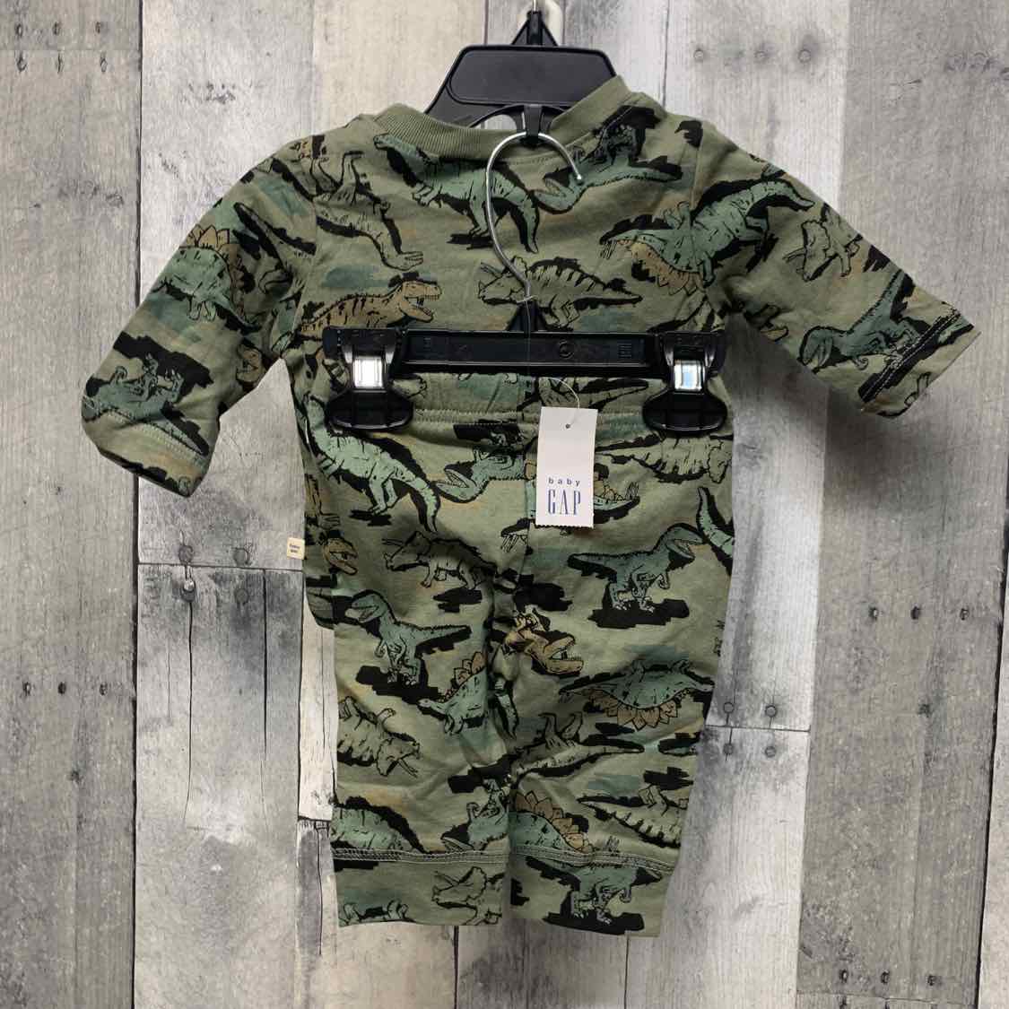 Size 0-3 Months Green Print Gap Shirt/Pants