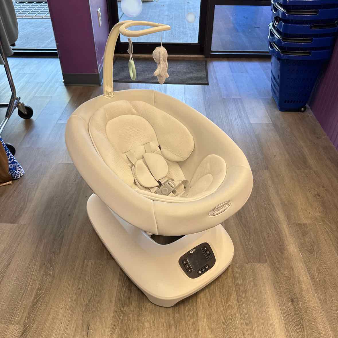 Graco Gray Swing w/ Pwr Plug
