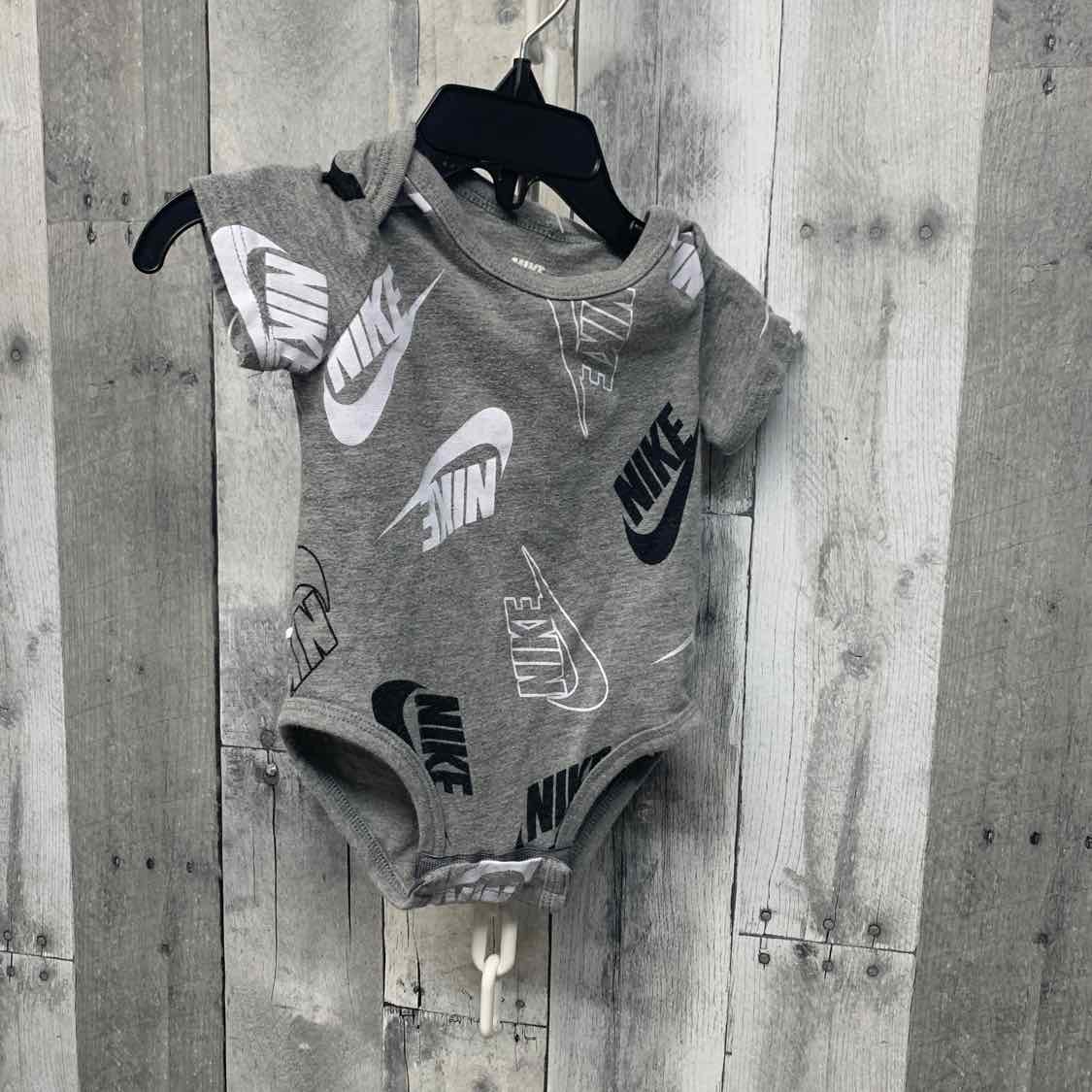 Size 6 Months Gray/White Sport Brand Bodysuit
