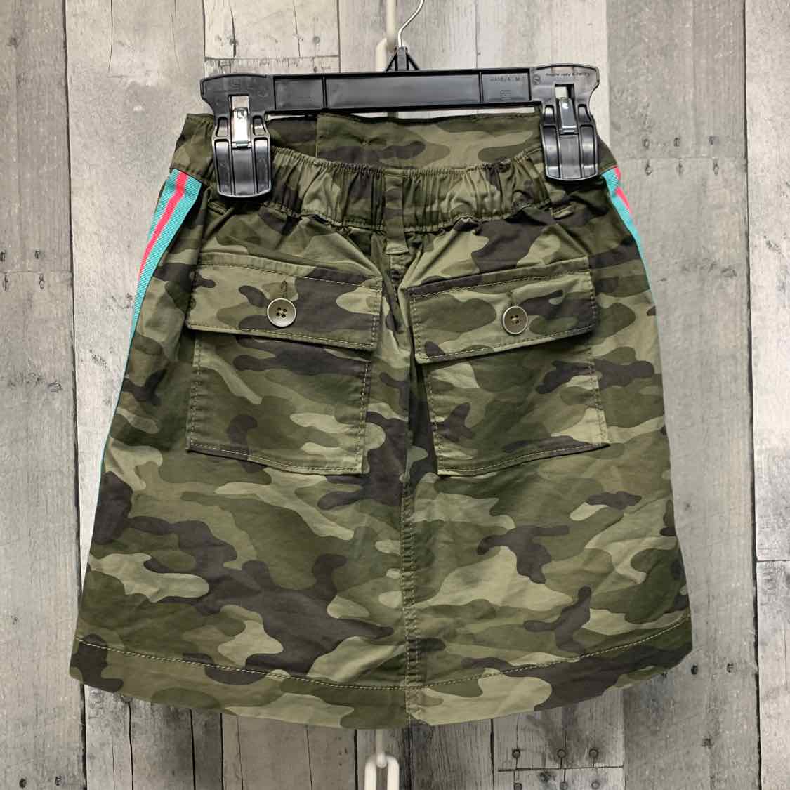 Size Medium Green Camo Gap Skirt