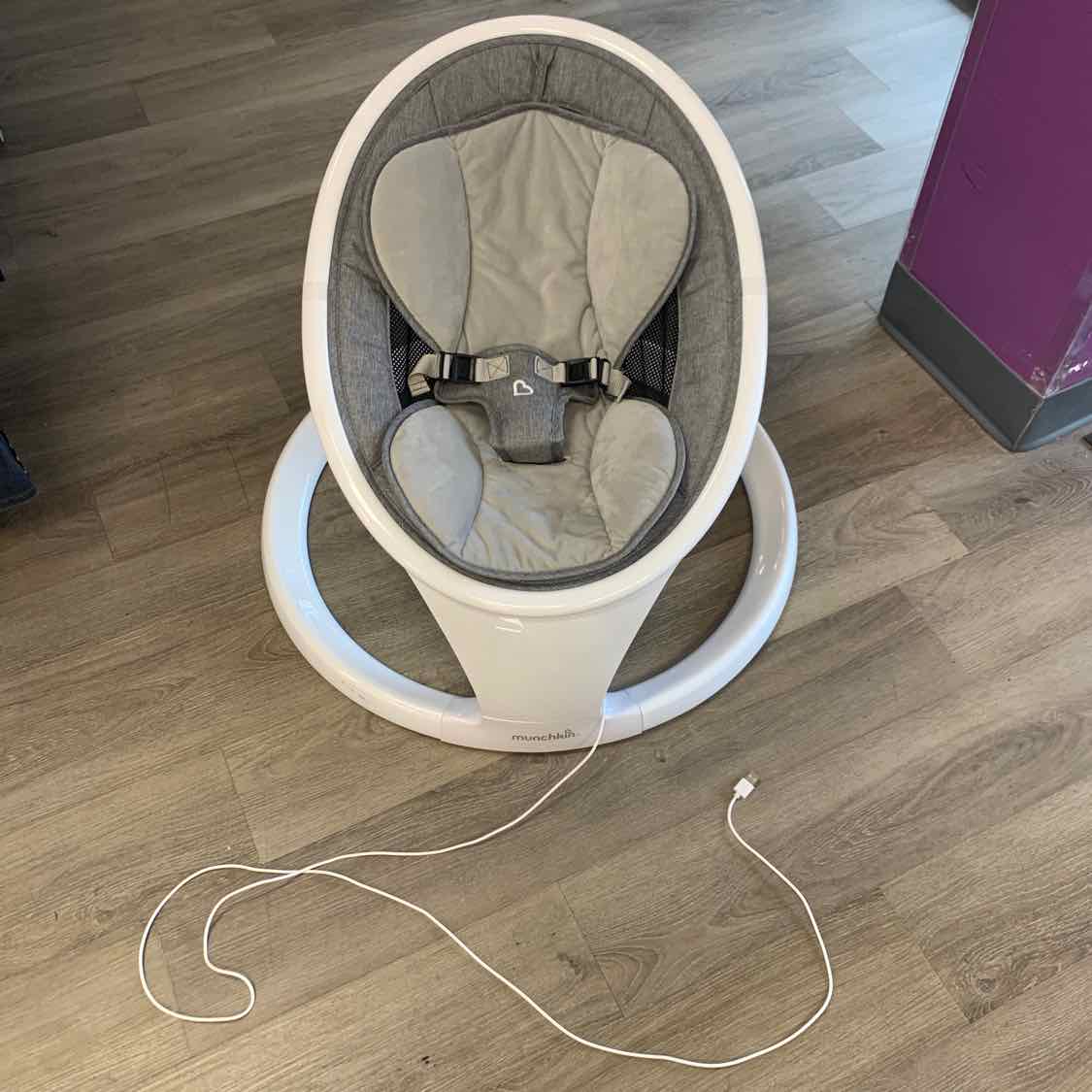 Munchkin Gray Swing w/ Pwr Plug