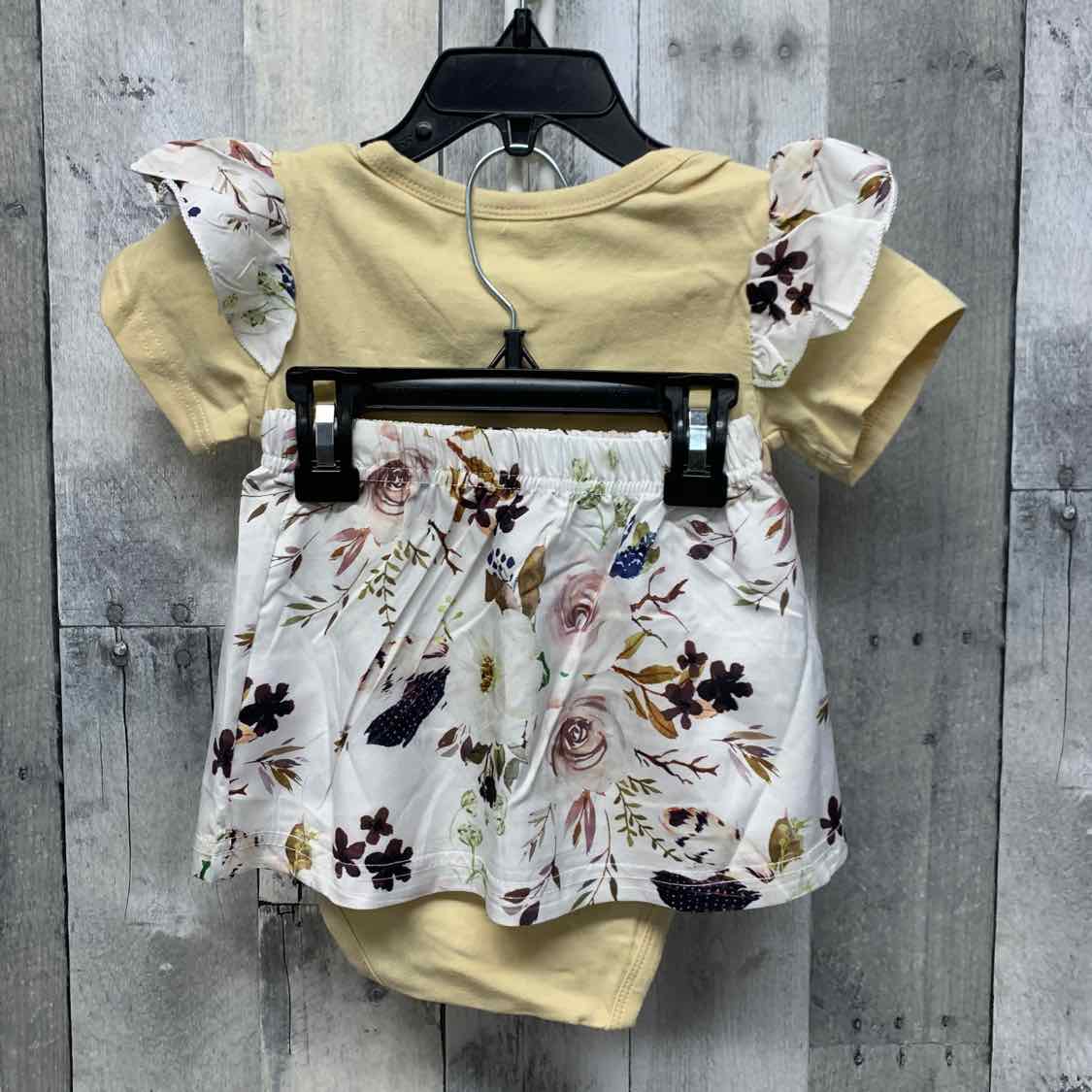 Size 6-9 Months Yellow/White Mid Brand Shirt/Skirt - OodlesCB