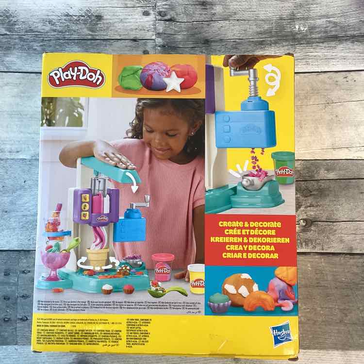 play doh Yellow/Purple Craft Kit