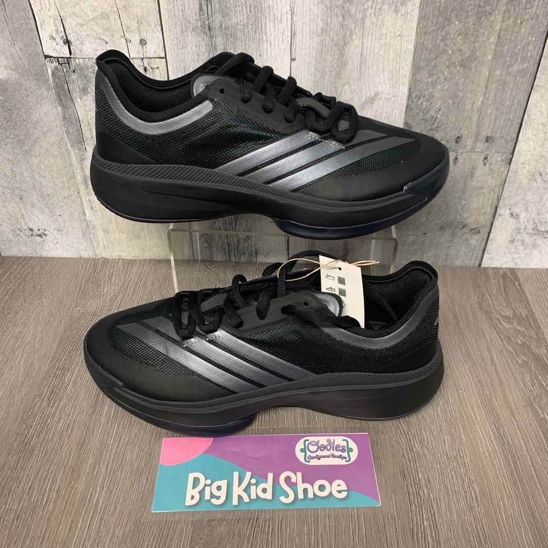 Size 7.5 Black/Gray Sport Brand Sneakers
