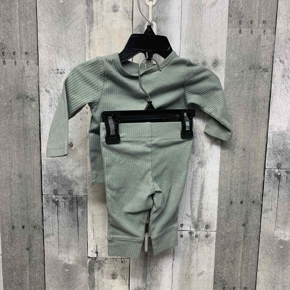Size 3 Months Green Carter's Shirt/Pants