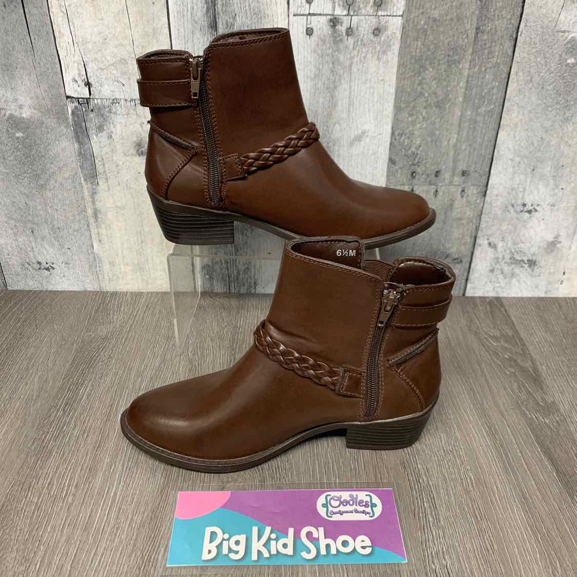 Size 6.5 Brown B Brand Boots