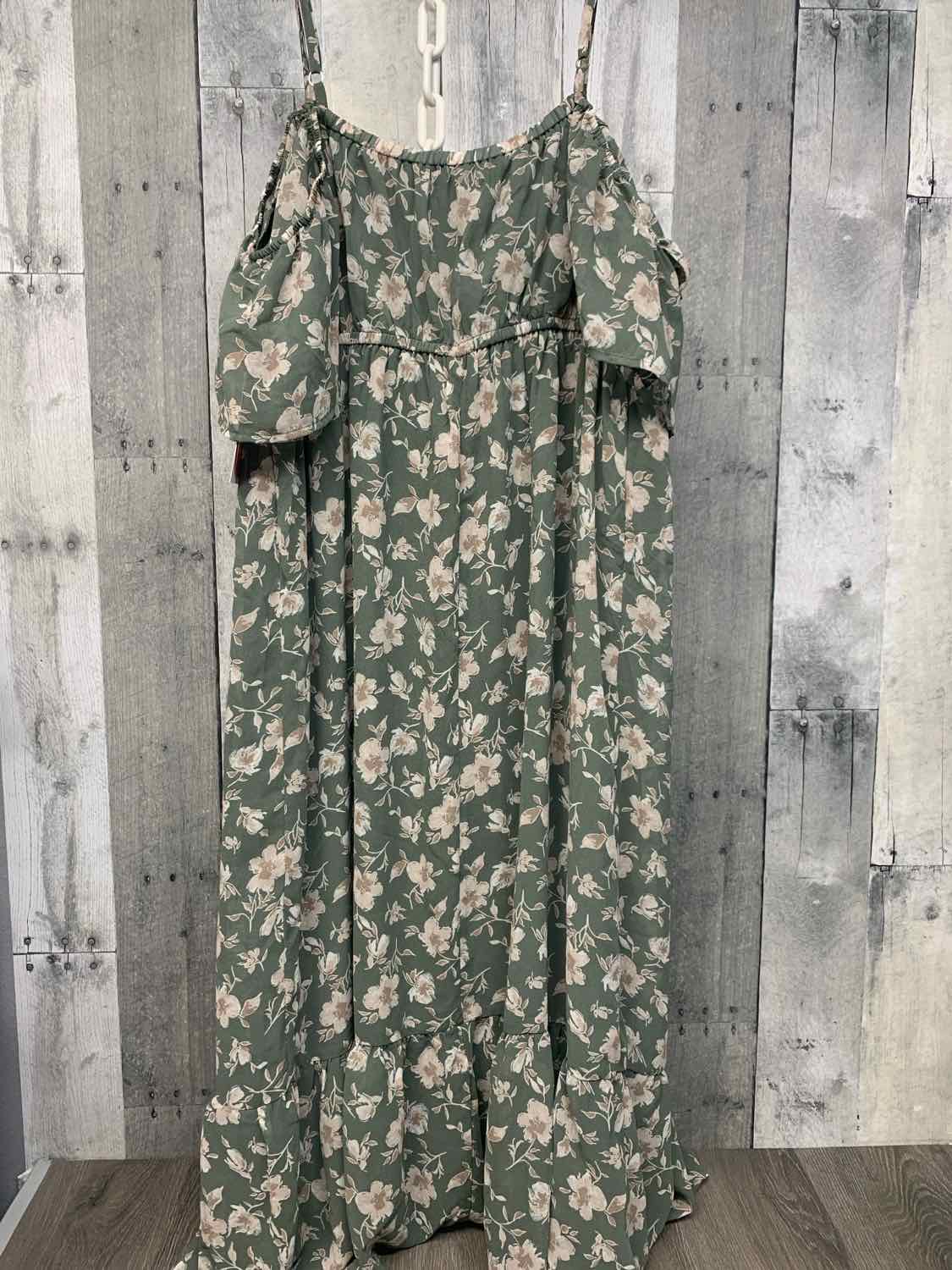 Size M Green Floral Print B Brand Dress - Short Sleeve