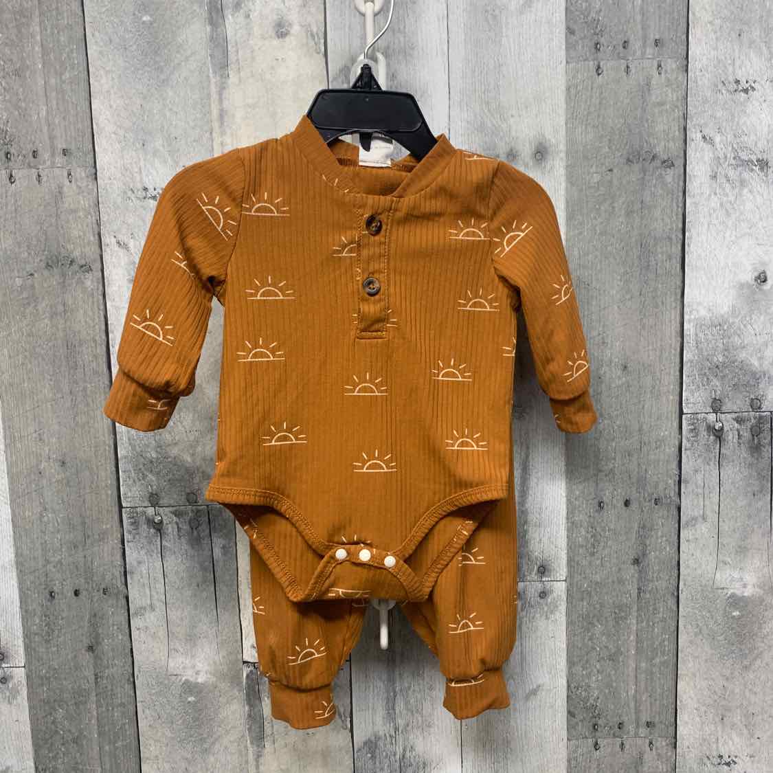 Size 0-3 Months Brown Graphic Mid Brand Shirt/Pants