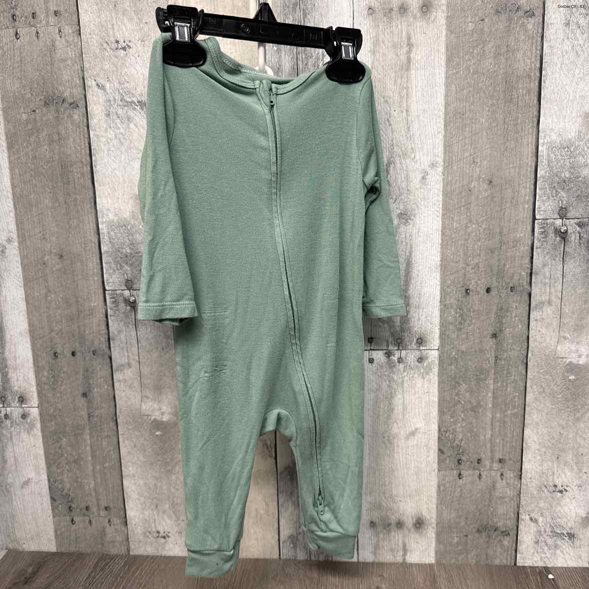 Size 6-9 Months Green Cloud Island Footy PJs