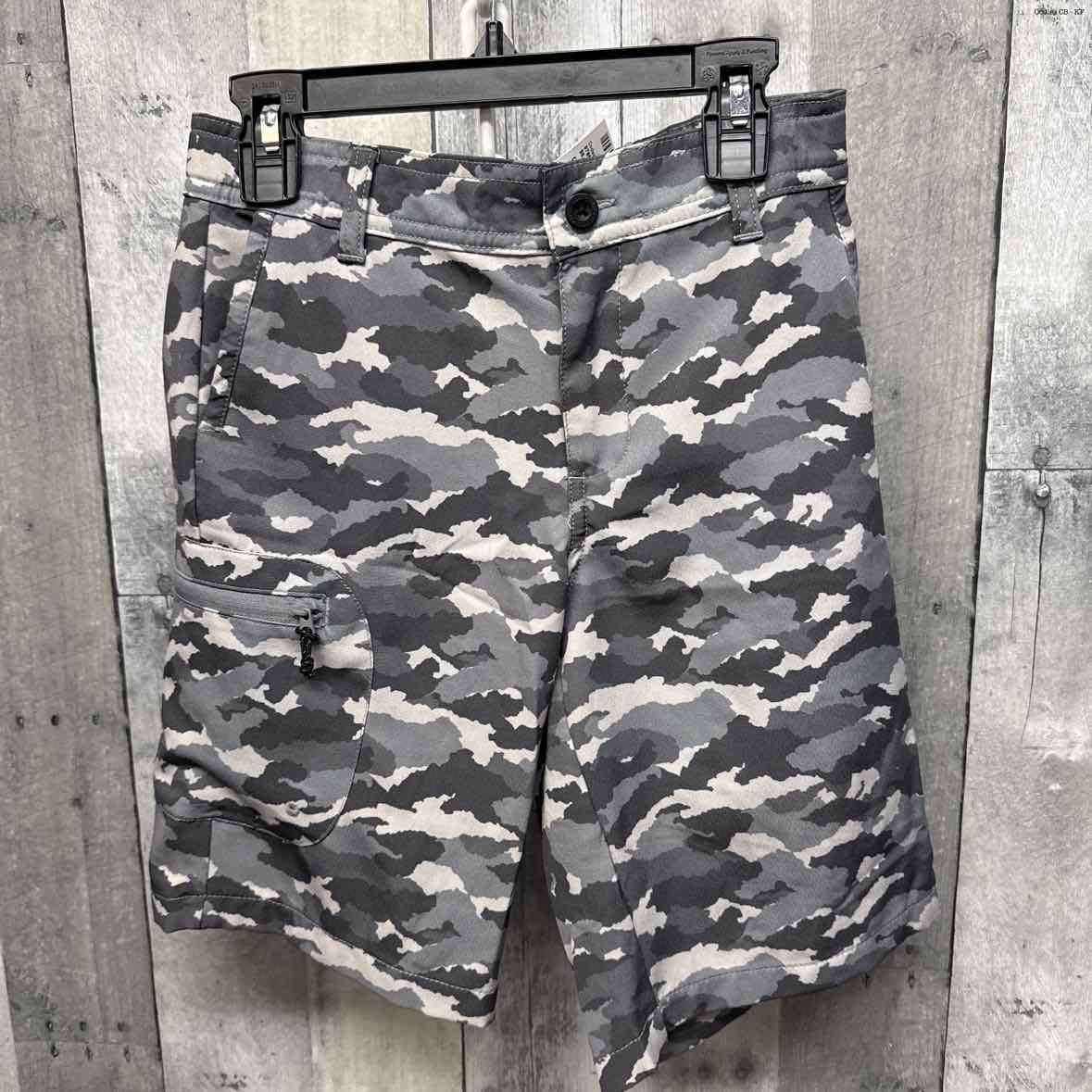 Size 10 Gray Camo Magellan Outdoors Shorts