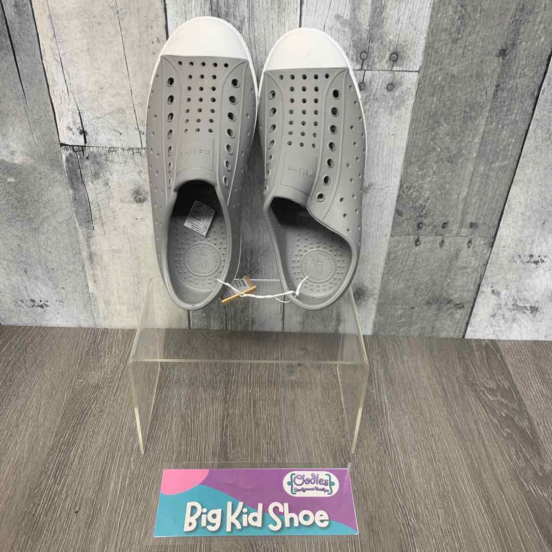 Size 1 Gray/White Native Water Shoes