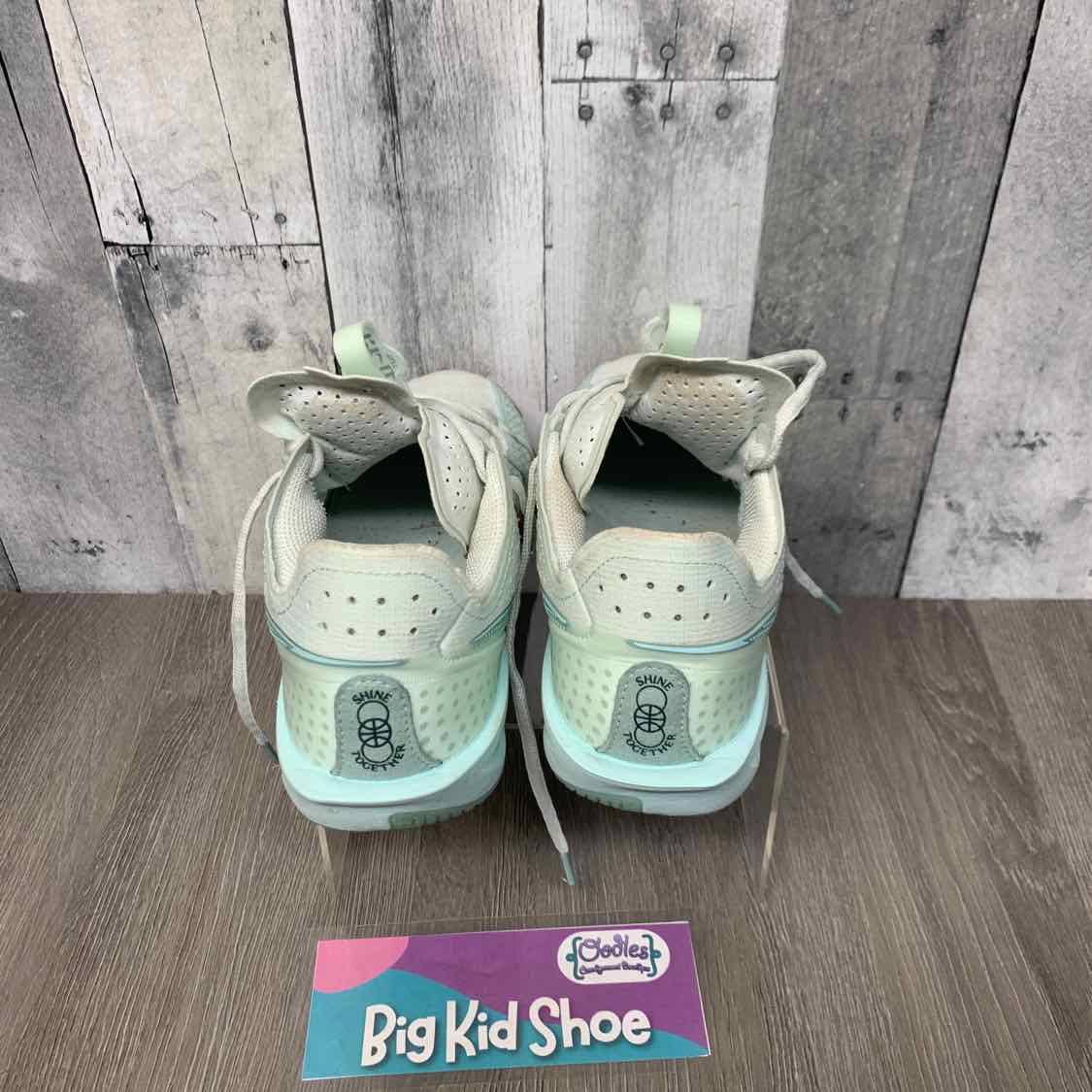 Size 7 Mint Sport Brand Sneakers