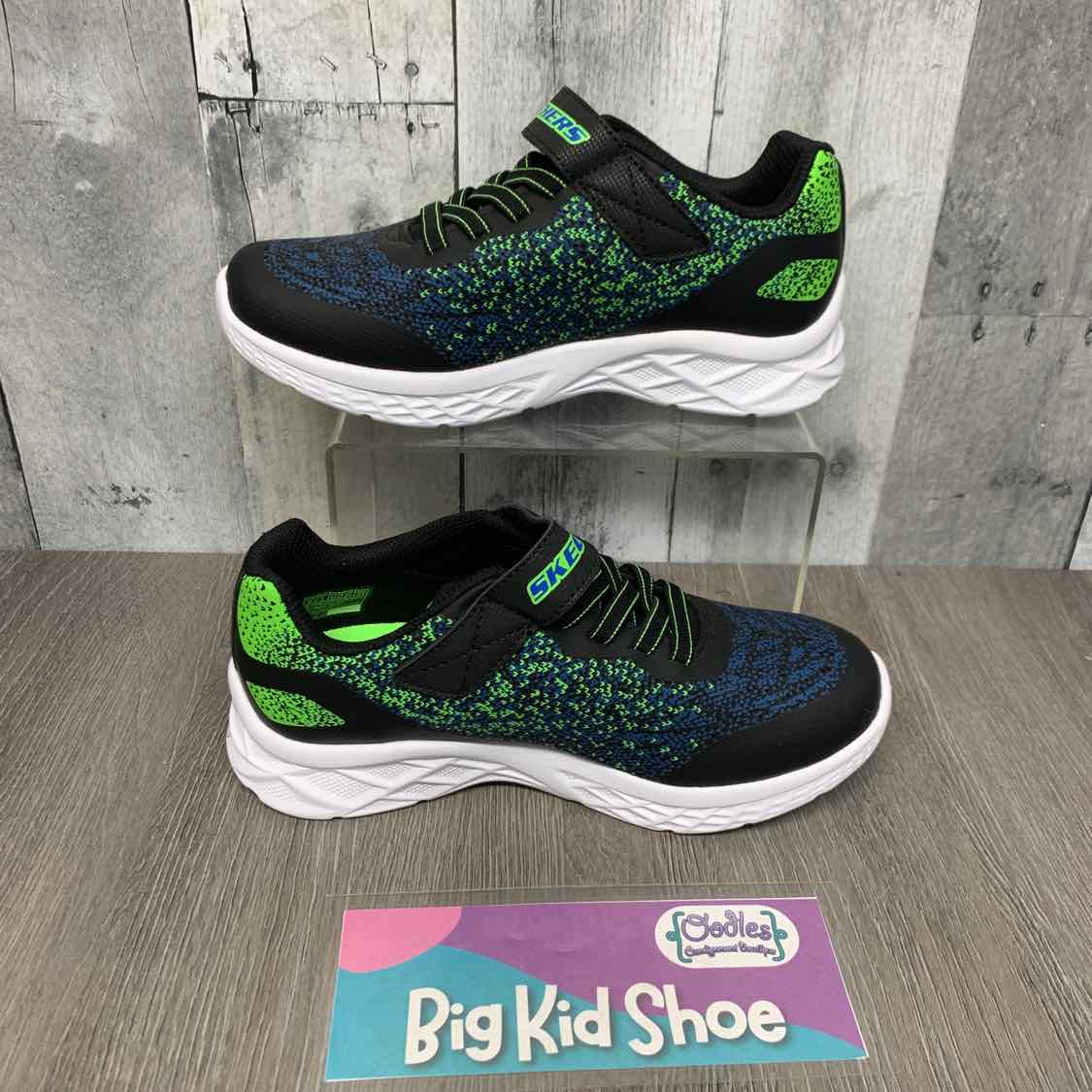 Size 2 Black/Green Skechers Sneakers
