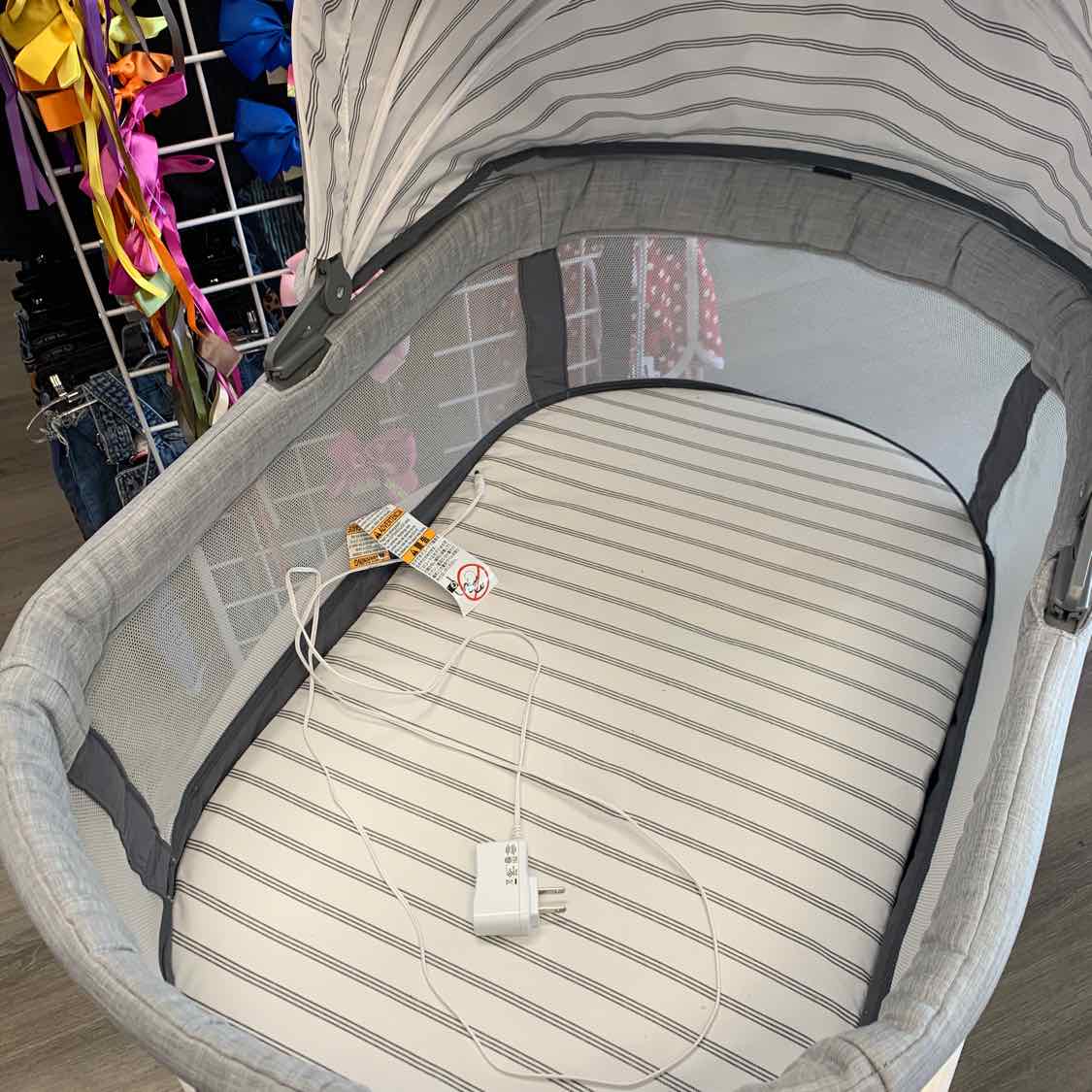 Graco Gray/White Bassinet