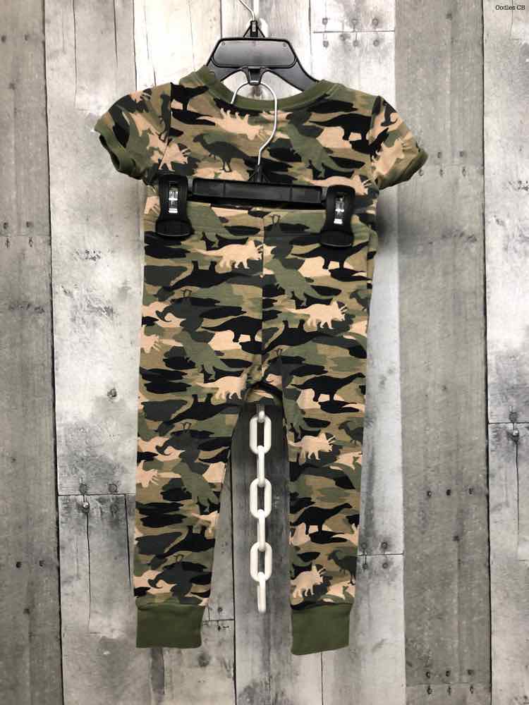 Size 2T Green Camo Old Navy 2pc PJs