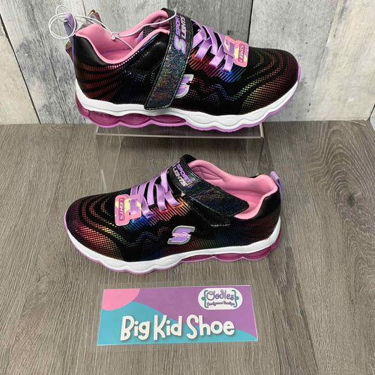 Size 3 Black/Pink Skechers Sneakers