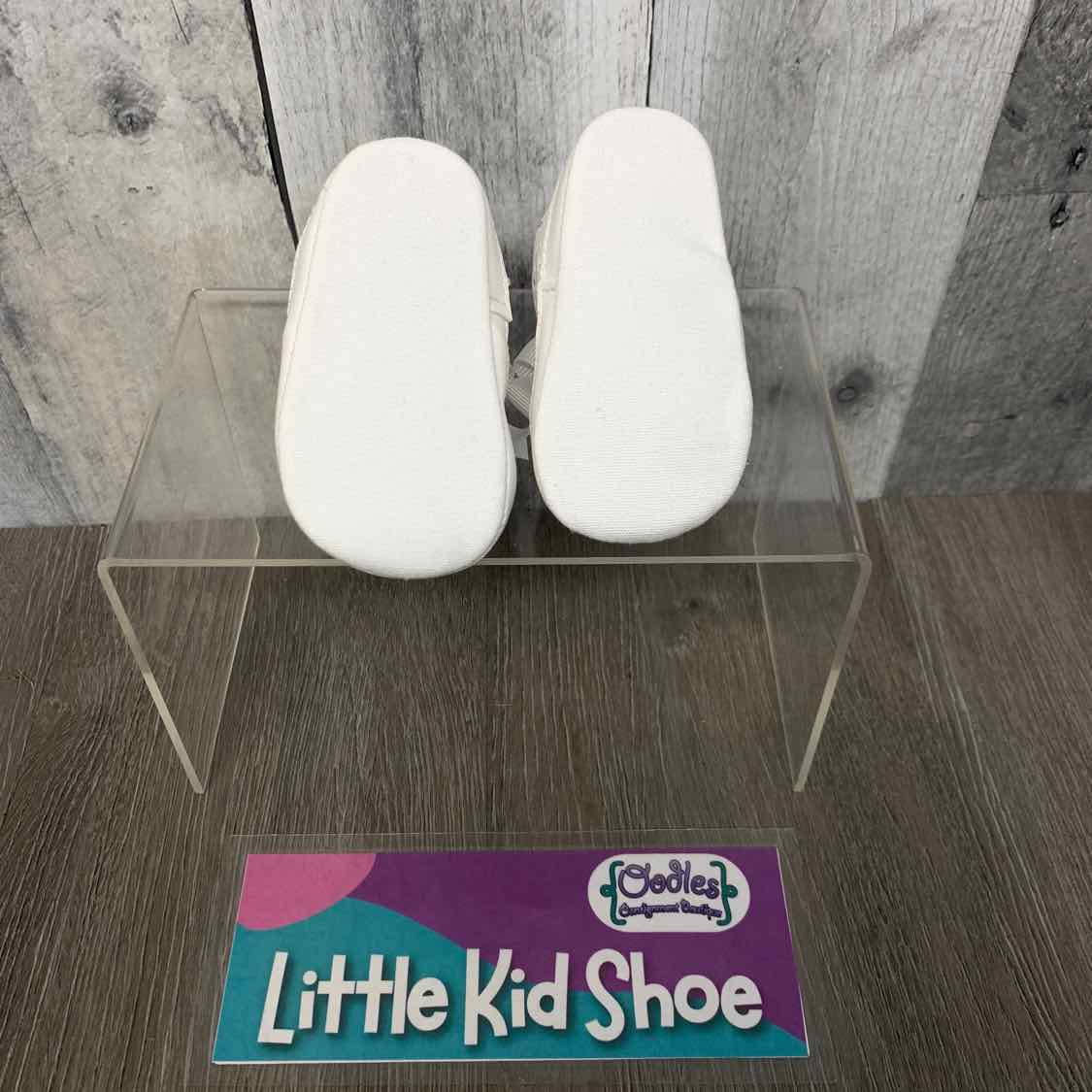 Size 0-3 Months White/Silver B Brand Soft Sole Shoes - OodlesCB