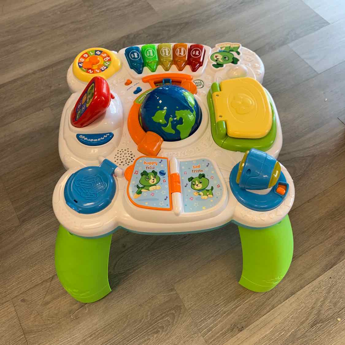 LeapFrog White/Green Activity Table