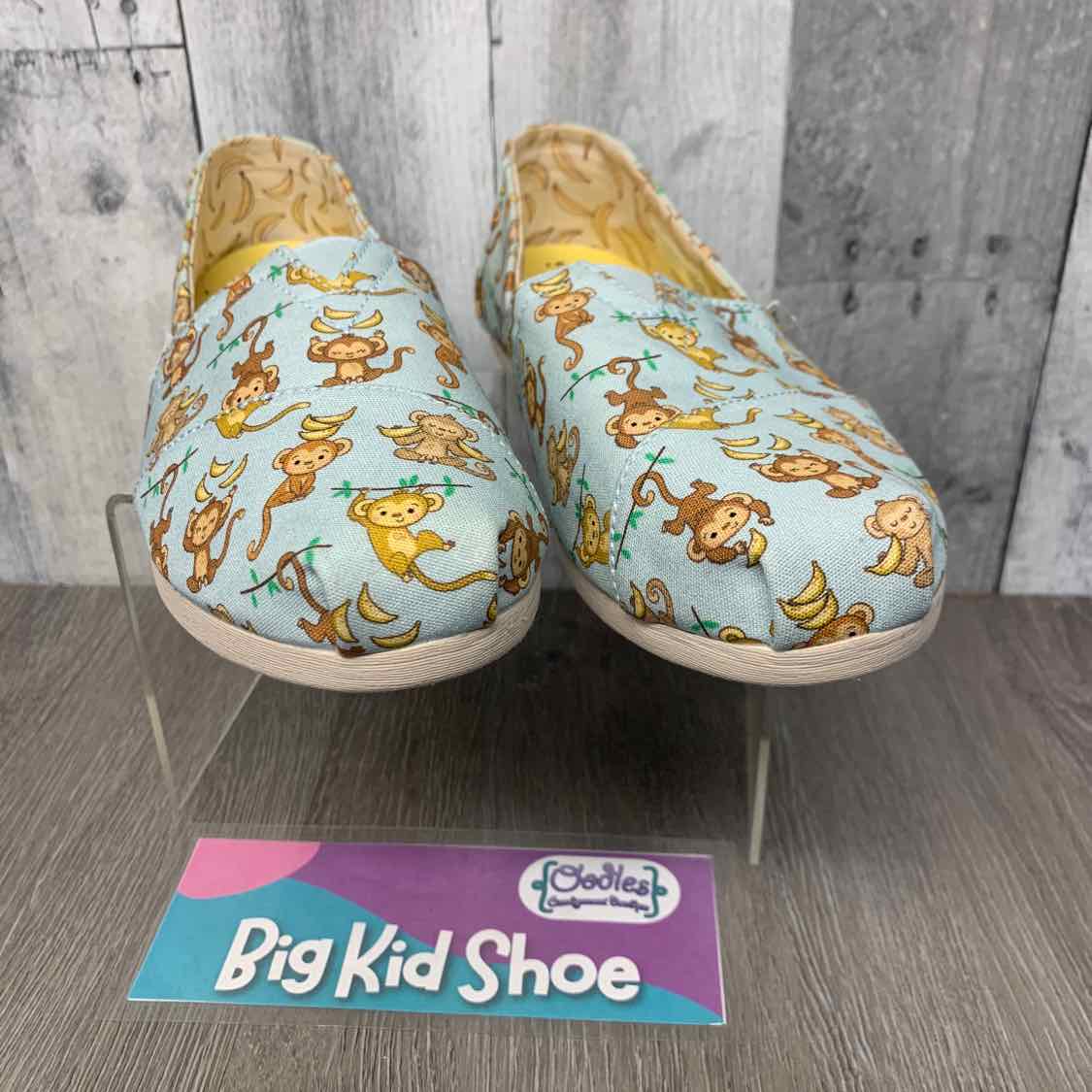 Size 7 Blue Print Toms Sneakers